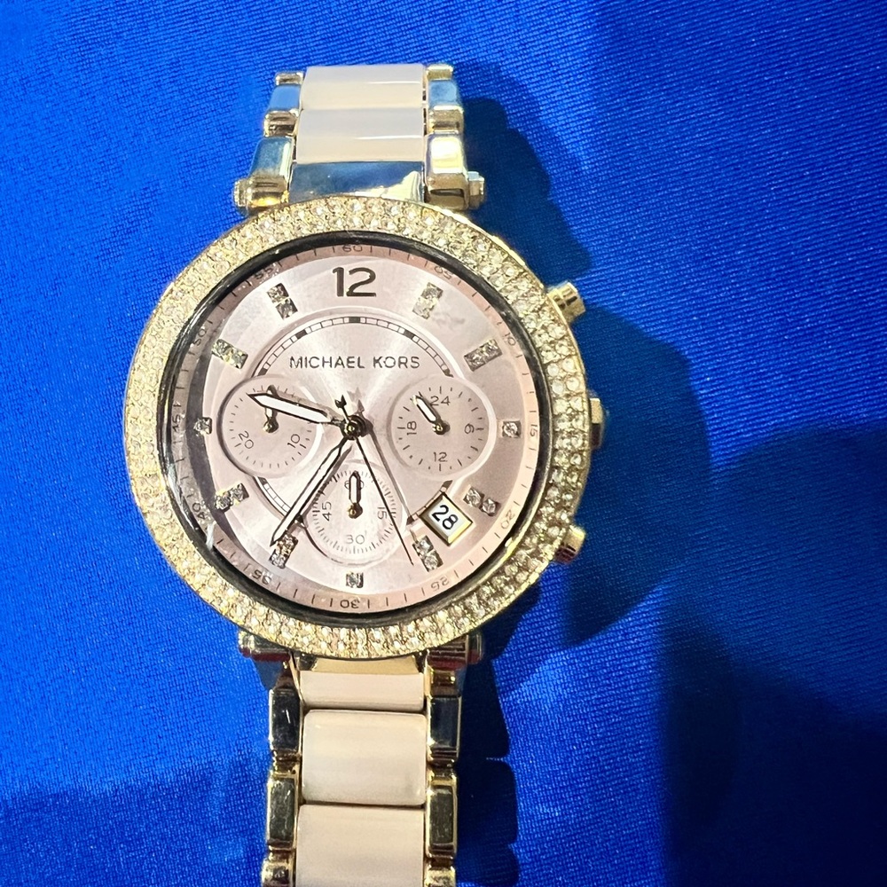 MICHAEL KORS Rose gold dial Ladies Watch  rose gold tone bezel set with crystals
